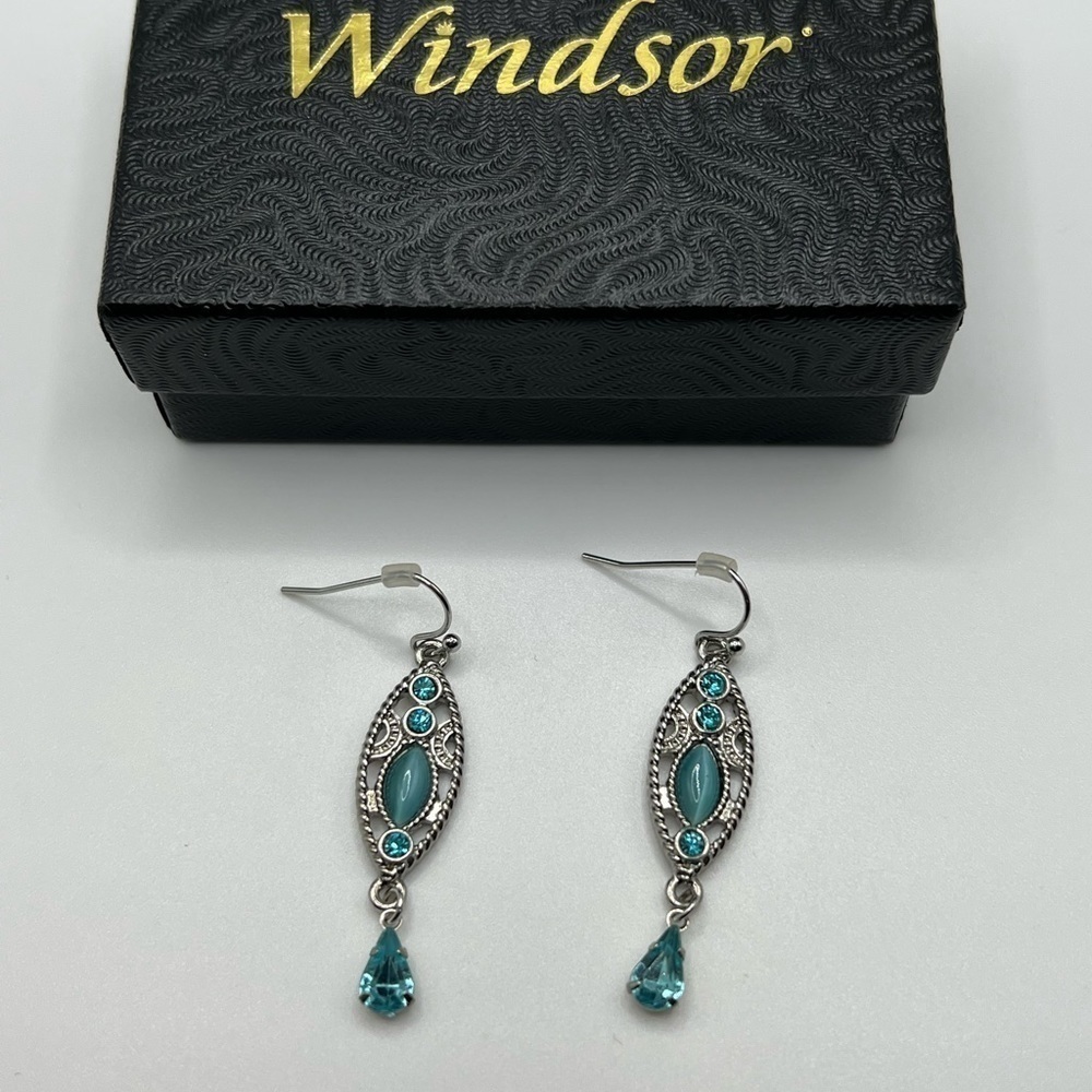 𝅺windsor Aquamarine Crystals and Silver‎ Toned Earrings Pierced Boho Chic NIB - Picture 3 of 3